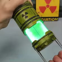 Mini Réacteur Nucléaire Lumineux — Lanterne Glow in the Dark Halloween & Déco